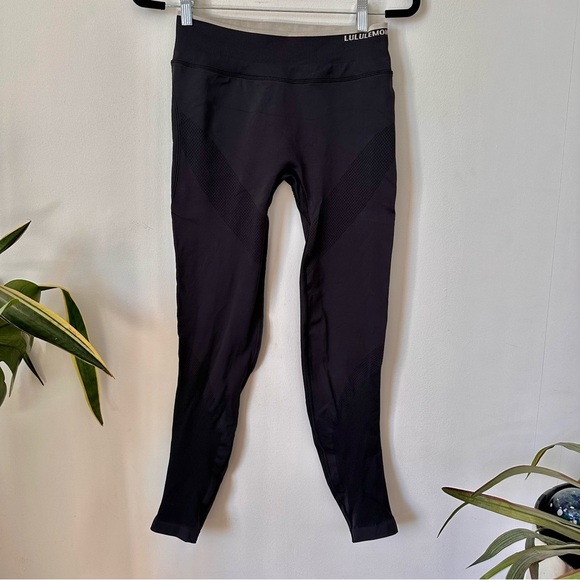 Lululemon Iconic Sweat Tight in Black/Ocean Mist, Graphic Logo, Size 8 - Picture 4 of 10